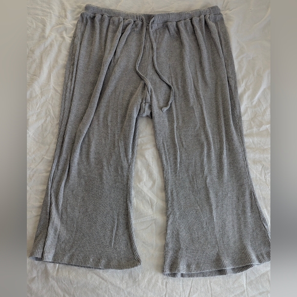 Live Well Ribbed Lounge Set - Picture 6 of 16